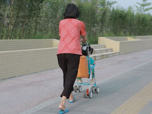 男方不付抚养费可以探视子女吗