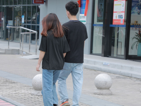 属于夫妻共同财产