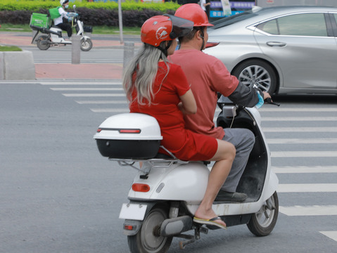 放别人电动车胎气犯法吗