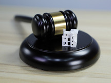 租的店面房东房子被法院封了怎么办