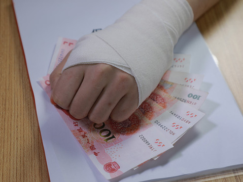 电动车和自行车碰撞医药费怎么出