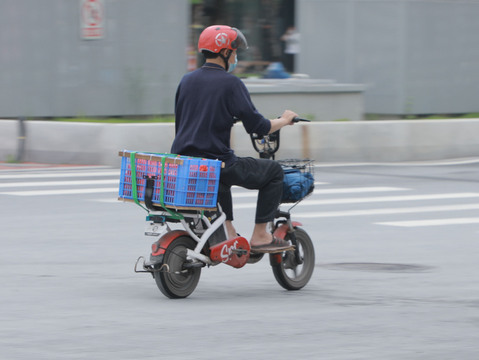 骑电动车撞死人