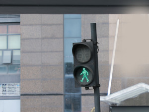路口没有交通信号灯应如何行驶