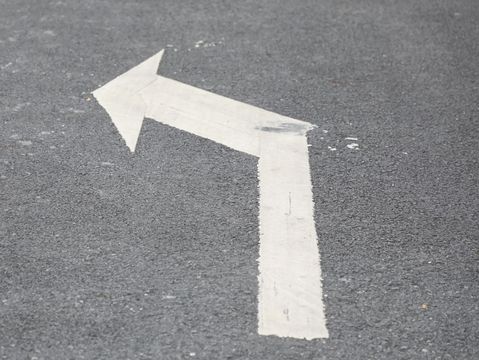 压实线变道
