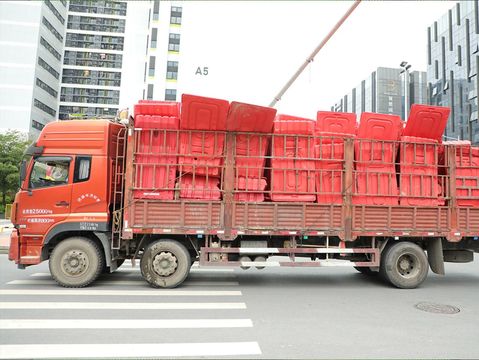 超载发生车祸