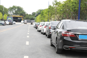 小区外围道路停车交警会贴罚单吗