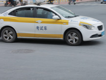 学车的时候把教练车撞了要赔钱吗