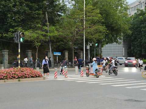 非机动车道电动车撞人怎么判定责任