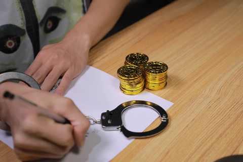 男子遭人敲诈勒索，看看敲诈勒索罪的量刑标准