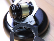 过失犯罪判缓刑的公务员如何处理
