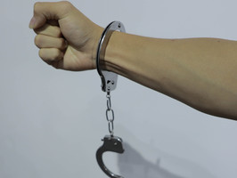 煽动暴力抗拒法律实施罪