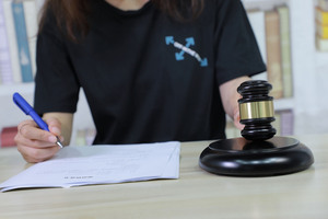 传票下来不去开庭怎么办
