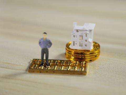 债主逃债了有什么方法追回？可以找他家里人吗