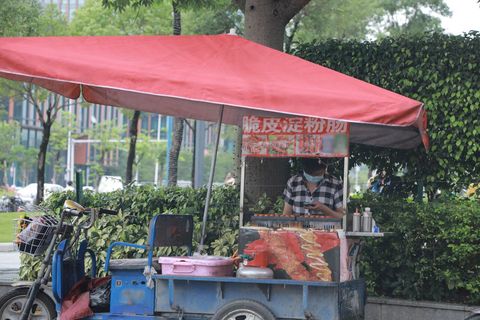 小区内摆摊怎么投诉