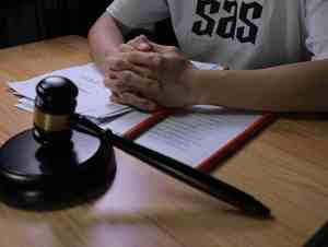 爸爸打死女儿违法吗