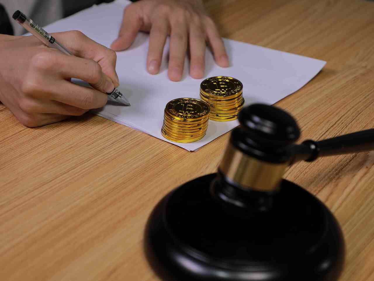 情侣之间转账记录能立案吗请律师有用吗