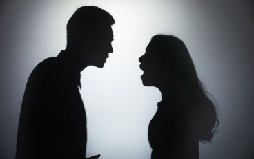 家暴几次可以一次判决离婚吗？