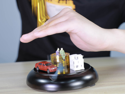 债务担保中担保人承担什么责任，担保期限是多久