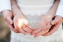 女方被男方胁迫而与其结婚怎么去处理
