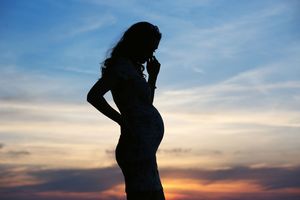 女方怀孕后打胎可以告男方吗