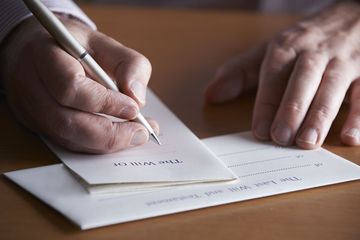 有遗嘱的继承权公证是否需要遗嘱外继承人到场,流程