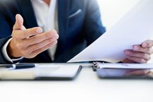 精神损害抚慰金责任险的主险是哪些?