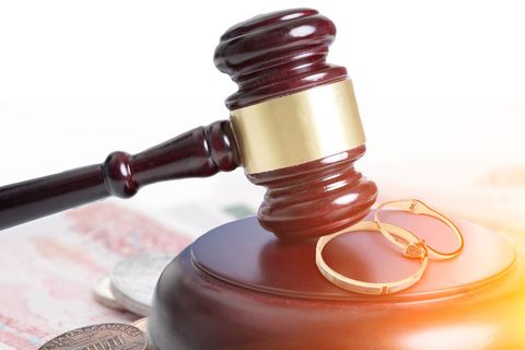 离结婚以后女方不还钱可以起诉吗