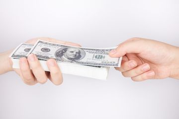公司欠股东的钱怎么转给个人
