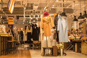 顾客衣服被刮坏店铺怎么办