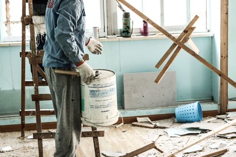 楼房卫生间漏水漏到楼下怎么解决