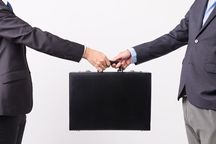 两个合伙人公司股份一般怎么分配