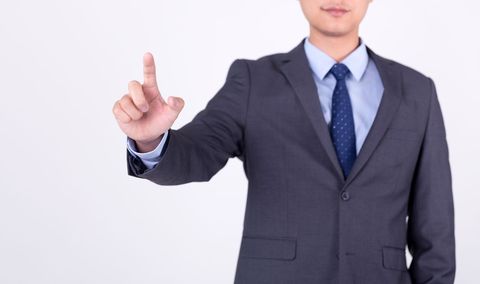 公司收员工服装费合法吗