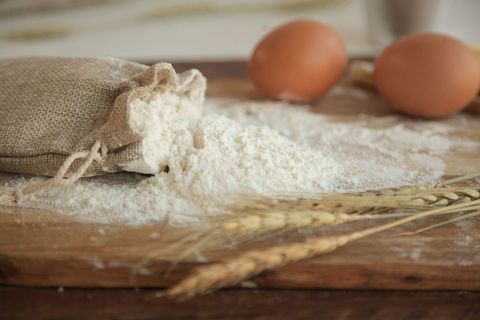 发现商家卖过期食品怎么办
