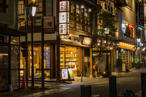 律师能进看守所吗,逮捕后立即送看守所羁押吗？