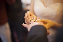 父母包办的婚姻受法律保护吗