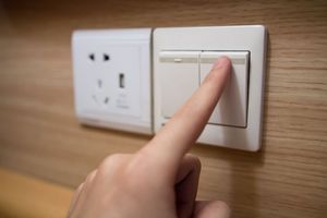 有关房东乱收水电费应该到哪里举报