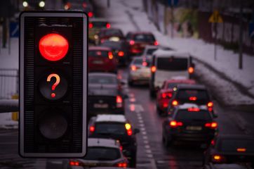 上班路上闯红灯单位需要赔偿吗