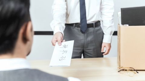 试用期交了辞职信不批可以走吗