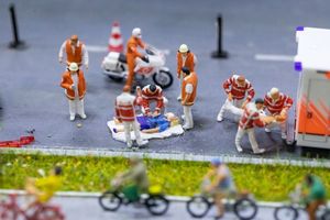 快递员工作时车祸，公司应赔偿吗