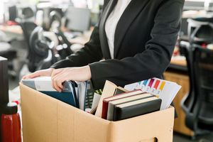 工作满八年被辞退怎么补偿