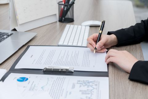 双方在签订劳动合同时需准备什么材料-靠谱派