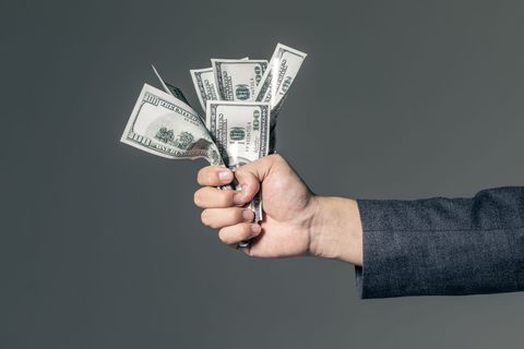 公司拖欠工资三个月可以要求赔偿
