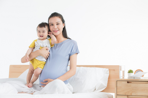 生育津贴和产假工资可以同时领取吗