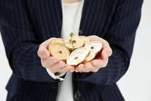 放弃房屋继承权公证费怎么收?
