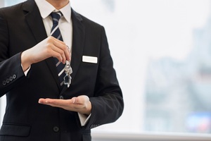 开发商拖延办理房产证该怎么办？