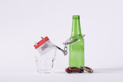 喝酒驾车致事故同车人是否负连带责任