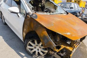 老人推婴儿车过马路被撞飞，交通事故致人死亡一般怎么判