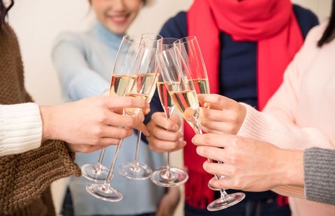 在学校买酒喝酒被开除怎么办啊