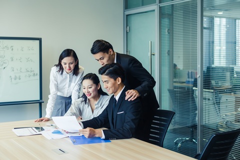 怎么当上律师事务所合伙人 1626685540001_60160557365486ac_480wh360.jpg