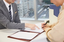 想从公司撤股是要去工商局吗